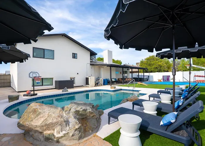 Sportscourt Hot Tub & Pool Game Cornhole Bbq *