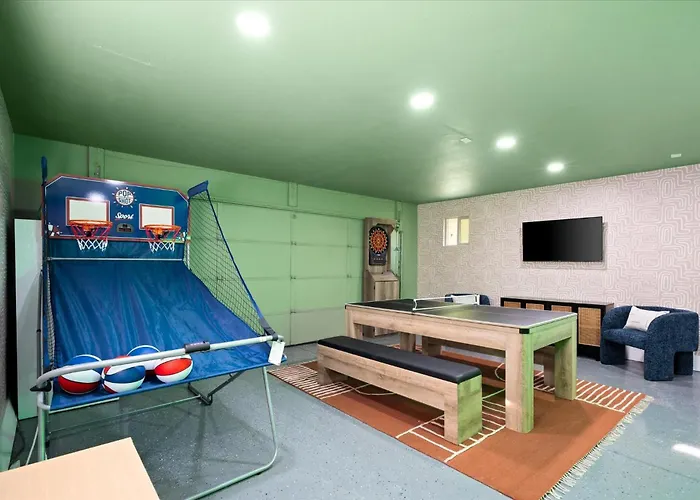 Sportscourt Hot Tub & Pool Game Cornhole Bbq *