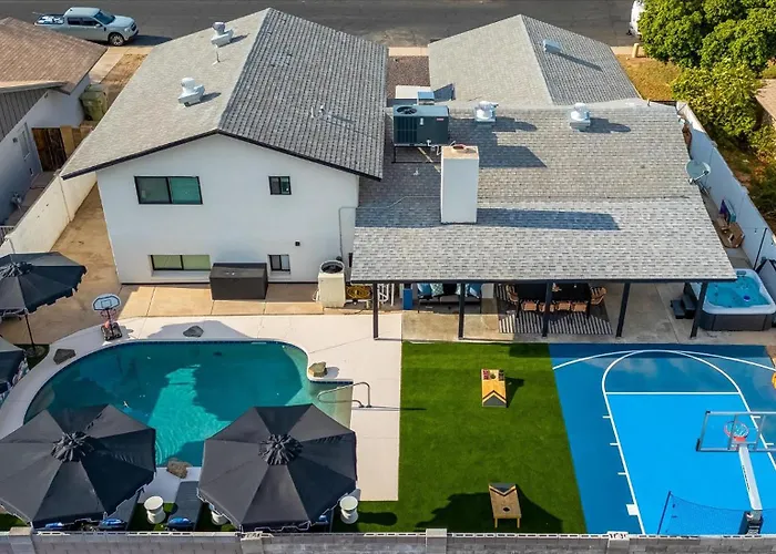 Sportscourt Hot Tub & Pool Game Cornhole Bbq * Glendale